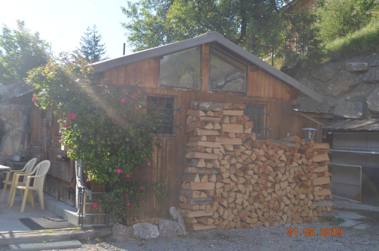 Le Love Chalet Des Alpes Guillestre Exterior photo