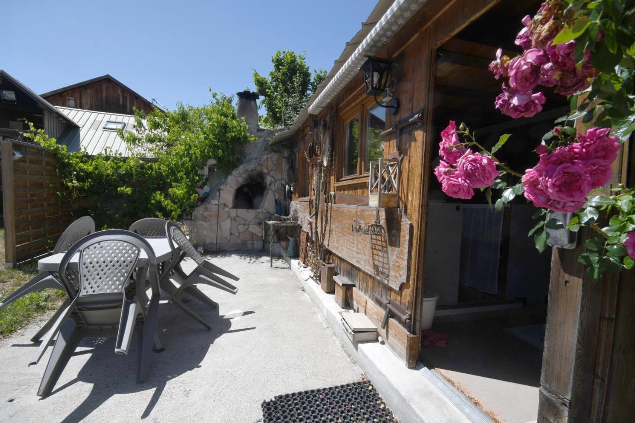 Le Love Chalet Des Alpes Guillestre Exterior photo